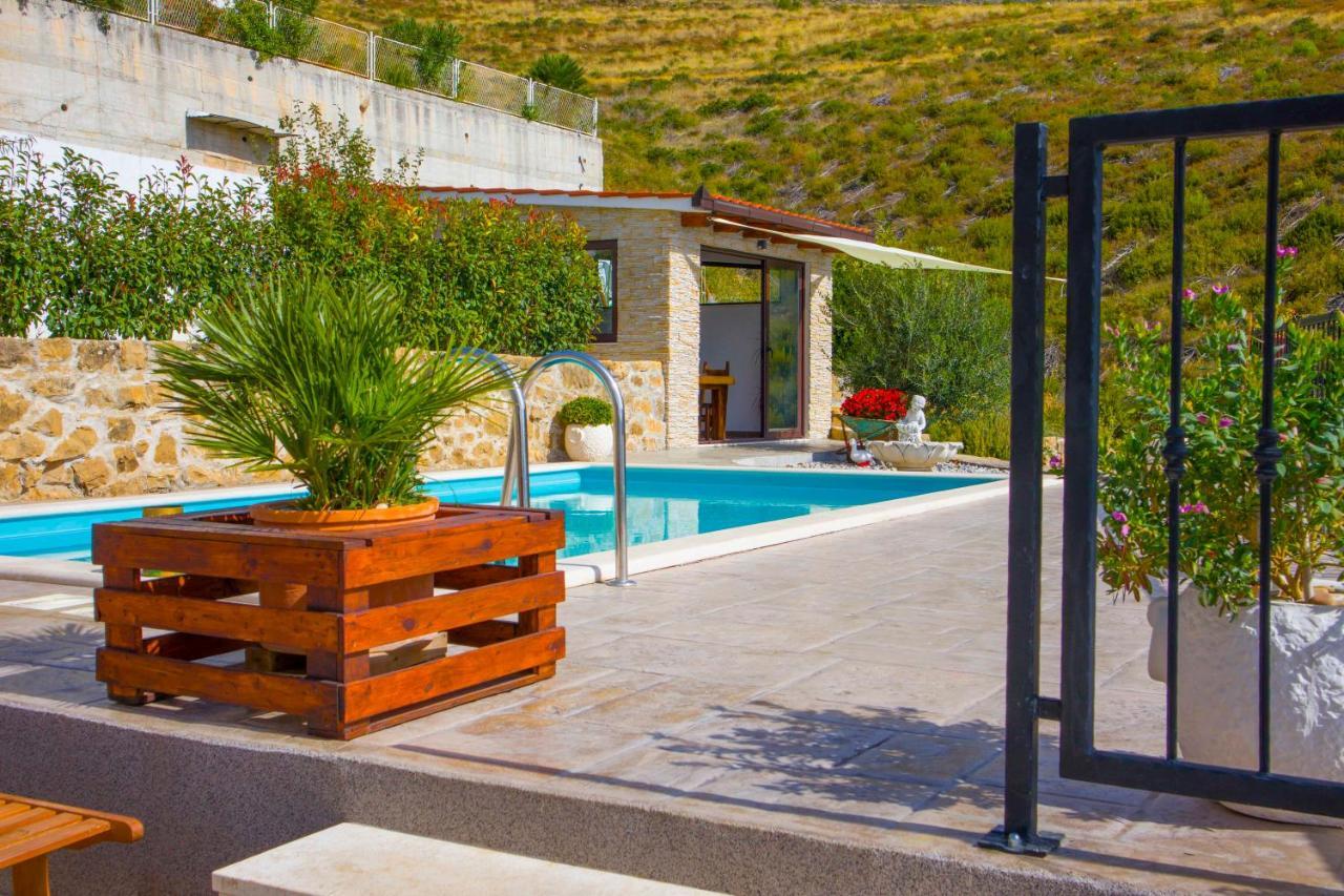Hill Apartment With Private Pool Kucine Exterior photo